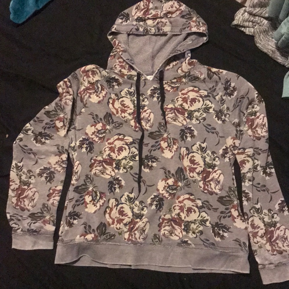 Hooded long sleeve crop top with pockets